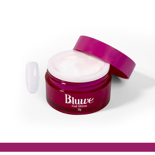 pote de unha de gel shine branquinho, da marca Bluwe. ao lado, uma demonstração da aplicação do produto